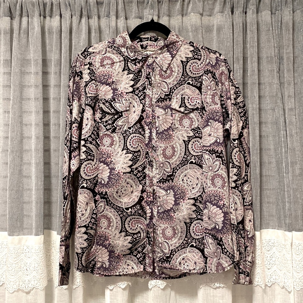 XL Purple/Gray/Black Paisley Snap shirt.